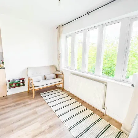 Private 2-bed Duplex Near Headingly W Parking Apartment *