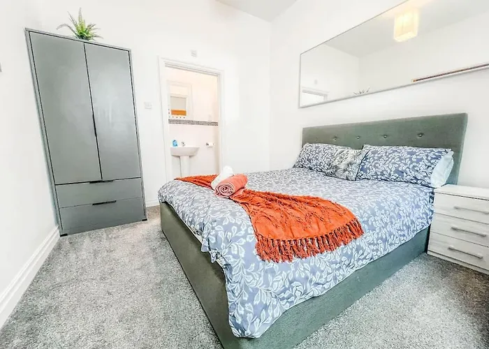 Apartment Private 2-bed Duplex Near Headingly W Parking *