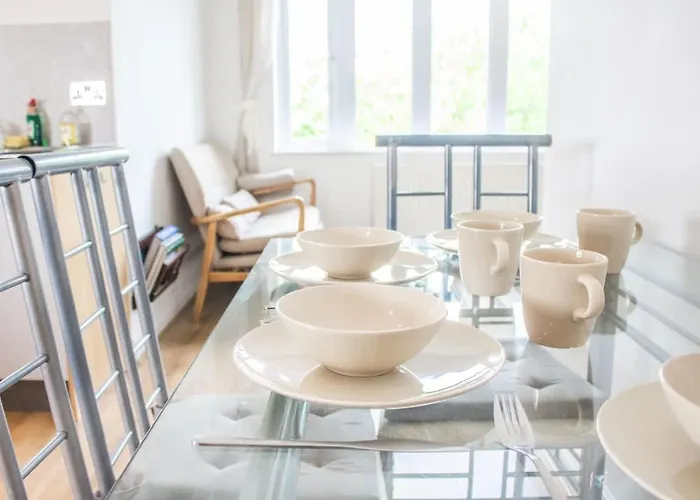 Private 2-bed Duplex Near Headingly W Parking Apartment *