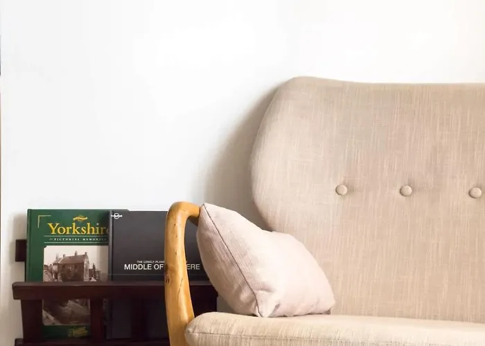 Private 2-bed Duplex Near Headingly W Parking * Leeds (West Yorkshire)