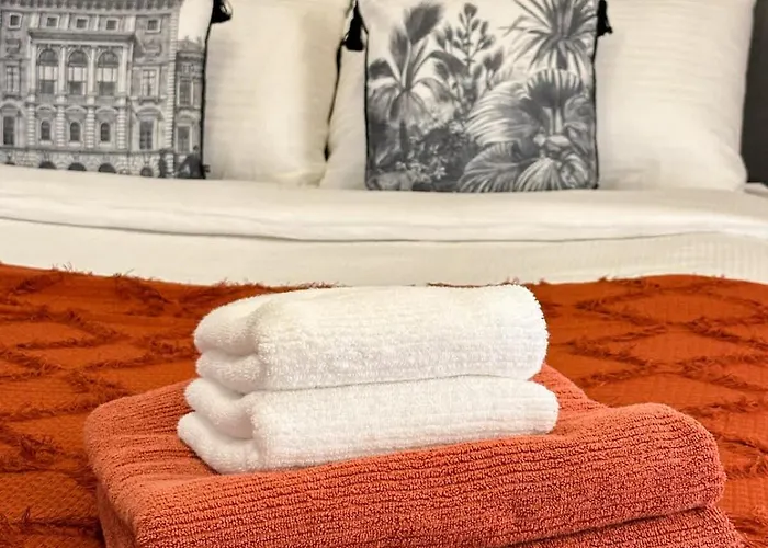 Private 2-bed Duplex Near Headingly W Parking * Leeds (West Yorkshire)