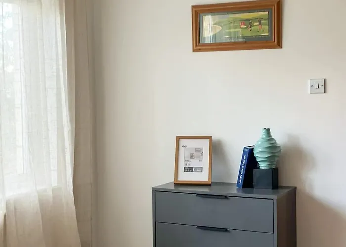 Private 2-bed Duplex Near Headingly W Parking * Leeds (West Yorkshire)