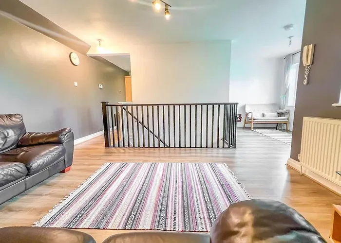 Private 2-bed Duplex Near Headingly W Parking Apartment Leeds (West Yorkshire)