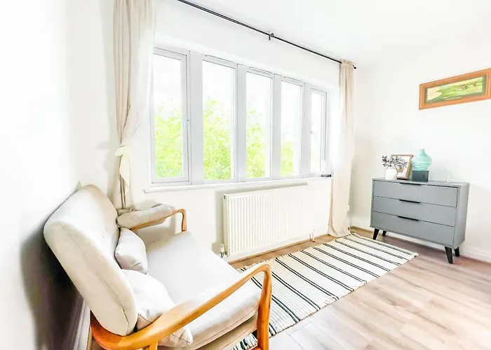 Private 2-bed Duplex Near Headingly W Parking Apartment