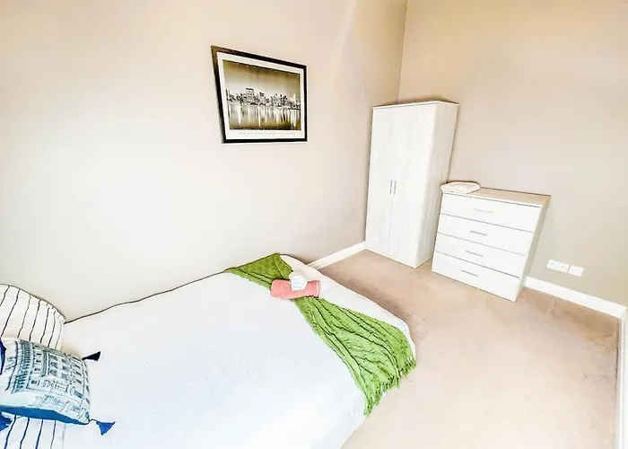 Private 2-bed Duplex Near Headingly W Parking Apartment Leeds (West Yorkshire)