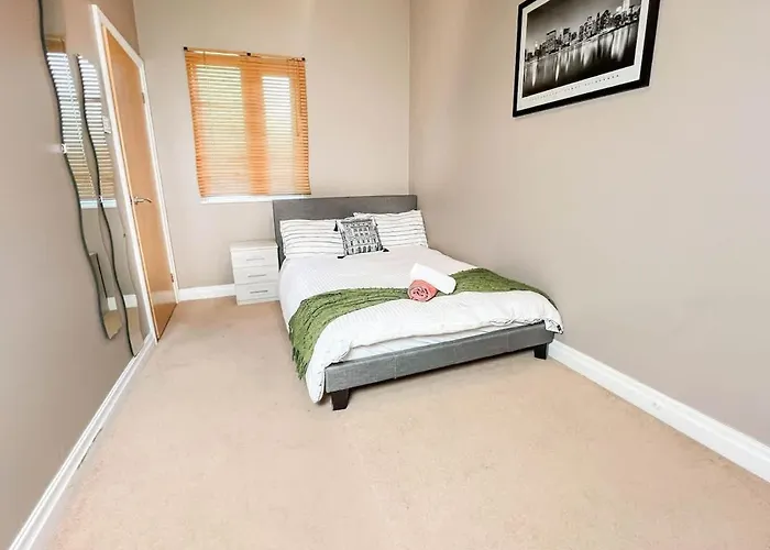 Private 2-bed Duplex Near Headingly W Parking Apartment