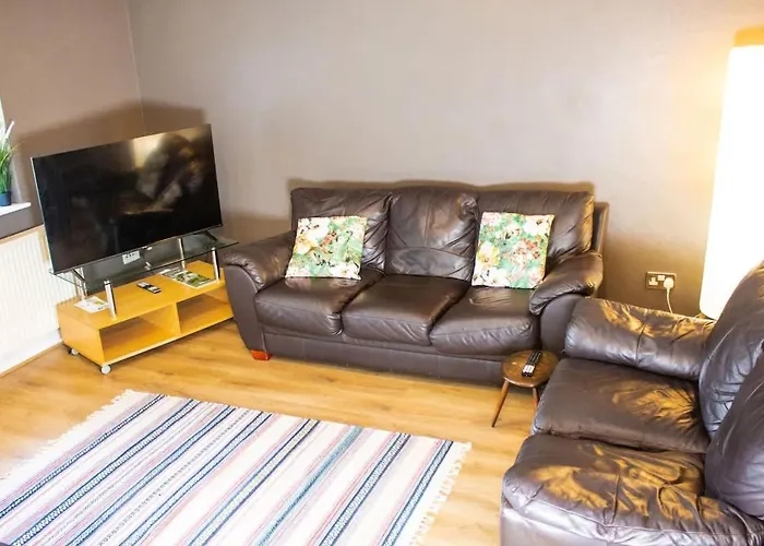 Private 2-bed Duplex Near Headingly W Parking Leeds (West Yorkshire)