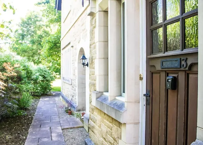 Private 2-bed Duplex Near Headingly W Parking Apartment