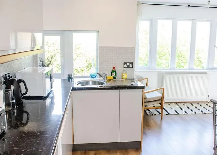 Private 2-bed Duplex Near Headingly W Parking Apartment *