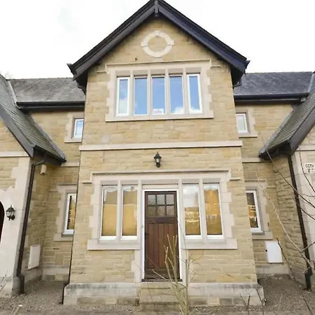 Stylish 2-Bed Duplex In Headingley, Leeds - Free Parking Apartment *