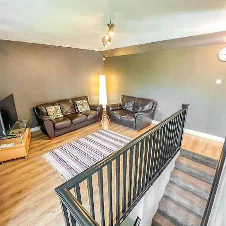 Apartment Stylish 2-Bed Duplex In Headingley, Leeds - Free Parking