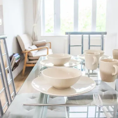 Stylish 2-Bed Duplex In Headingley, Leeds - Free Parking Apartment *