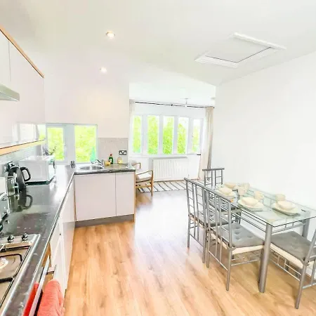 Stylish 2-Bed Duplex In Headingley, Leeds - Free Parking Leeds (West Yorkshire)