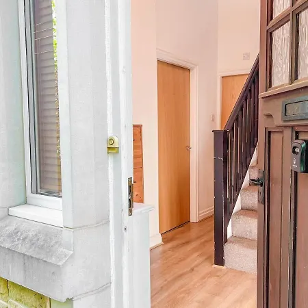 Stylish 2-Bed Duplex In Headingley, Leeds - Free Parking