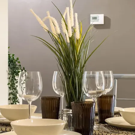 Stylish 2-Bed Duplex In Headingley, Leeds - Free Parking Apartment