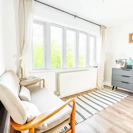 Stylish 2-Bed Duplex In Headingley, Leeds - Free Parking Apartment