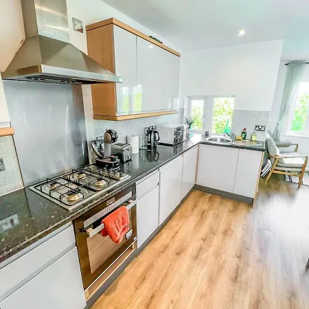 Apartment Stylish 2-Bed Duplex In Headingley, Leeds - Free Parking