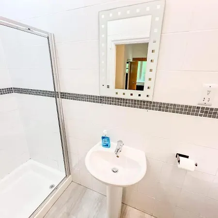 Apartment Stylish 2-Bed Duplex In Headingley, Leeds - Free Parking *