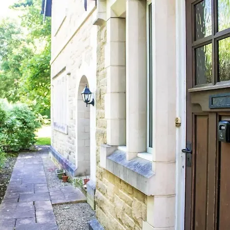Stylish 2-Bed Duplex In Headingley, Leeds - Free Parking Apartment