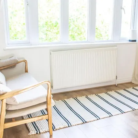 Stylish 2-Bed Duplex In Headingley, Leeds - Free Parking *